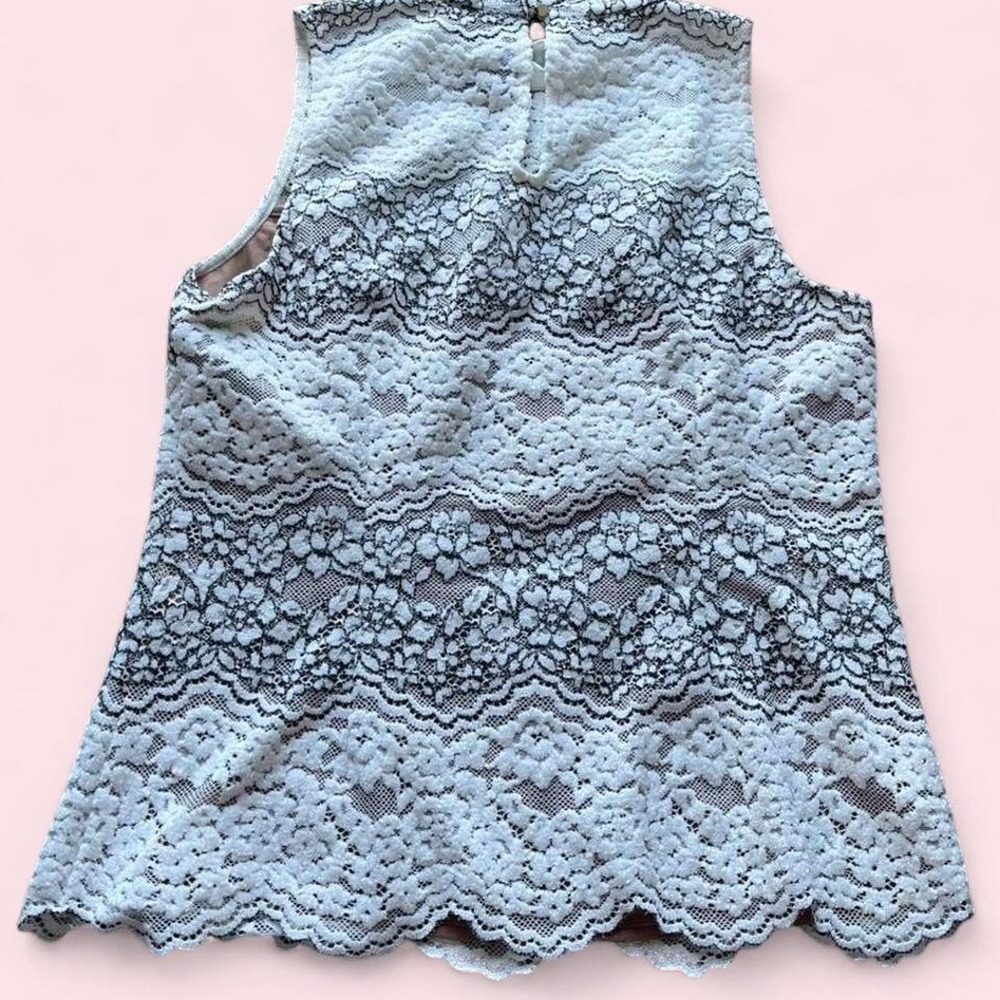 White House Black Market Black White Floral Lace Size 8 Sleeveless Blouse Dainty - Picture 5 of 8